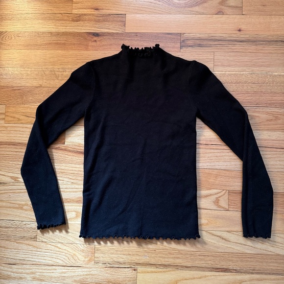Scalloped Turtle Neck - Picture 2 of 3
